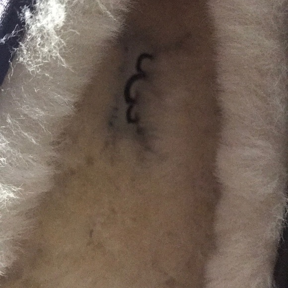 Ugg Slippers - Picture 6 of 6